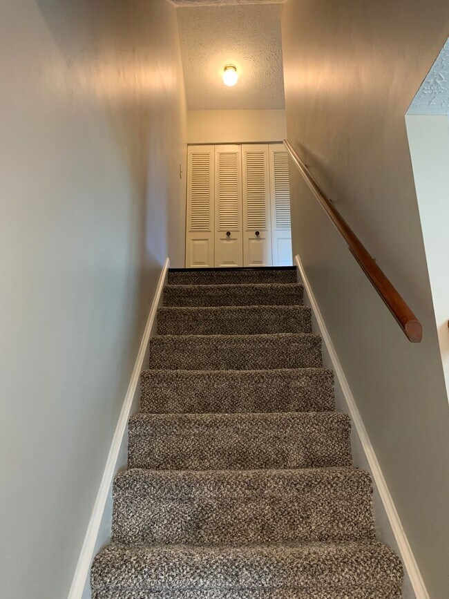 Building Photo - CONTRACT PENDING!!Spacious 2-story, 3 bed/...