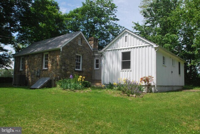 Building Photo - 23131 Oakham Farm Ln
