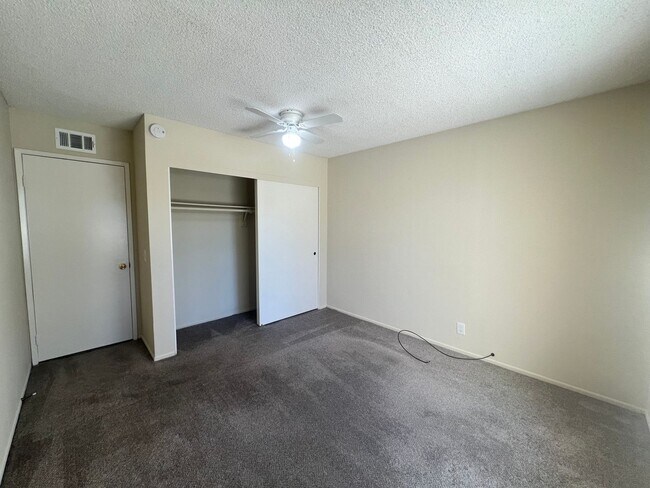 Building Photo - 3 Bedroom 2 Bath Home ,