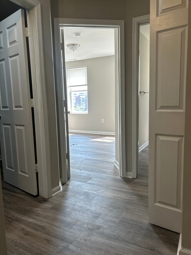 Building Photo - 3 bedroom townhome
