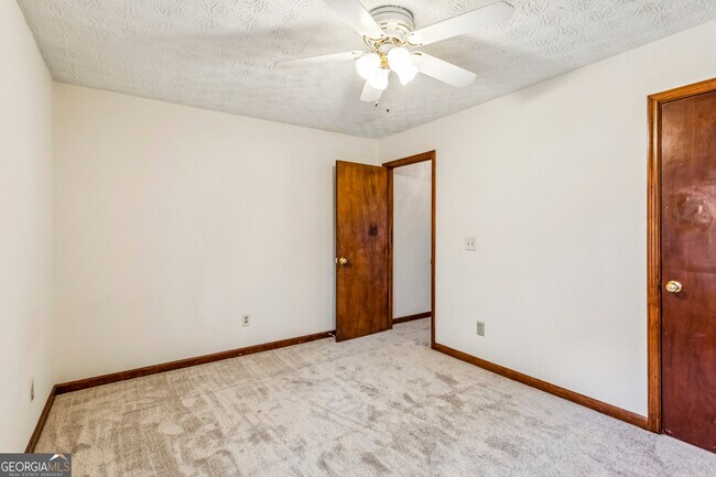 Building Photo - 1105 Booth Ct SW