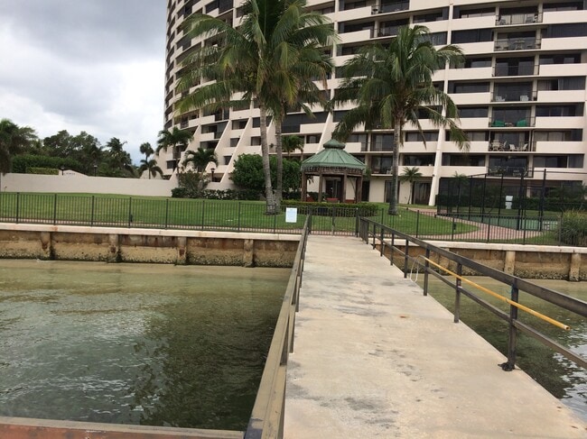Building Photo - 5200 N Flagler Dr