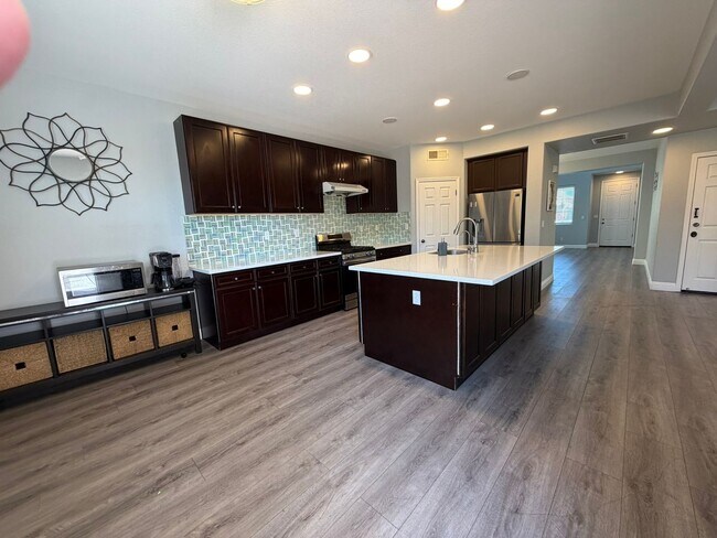 Building Photo - AVAILABLE NOW! LEASE TODAY! 4 Bedroom 3 Bath Elk Grove Home with Bonus Room!