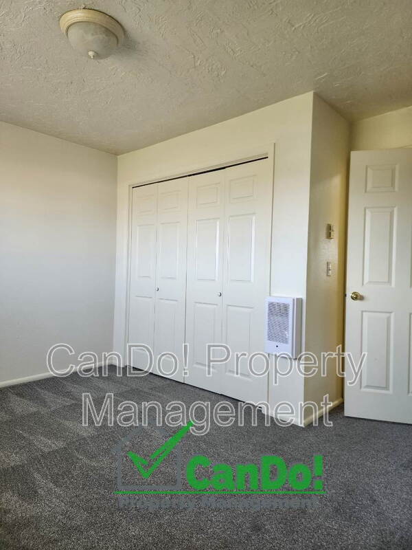 Building Photo - 250 Carol Dr