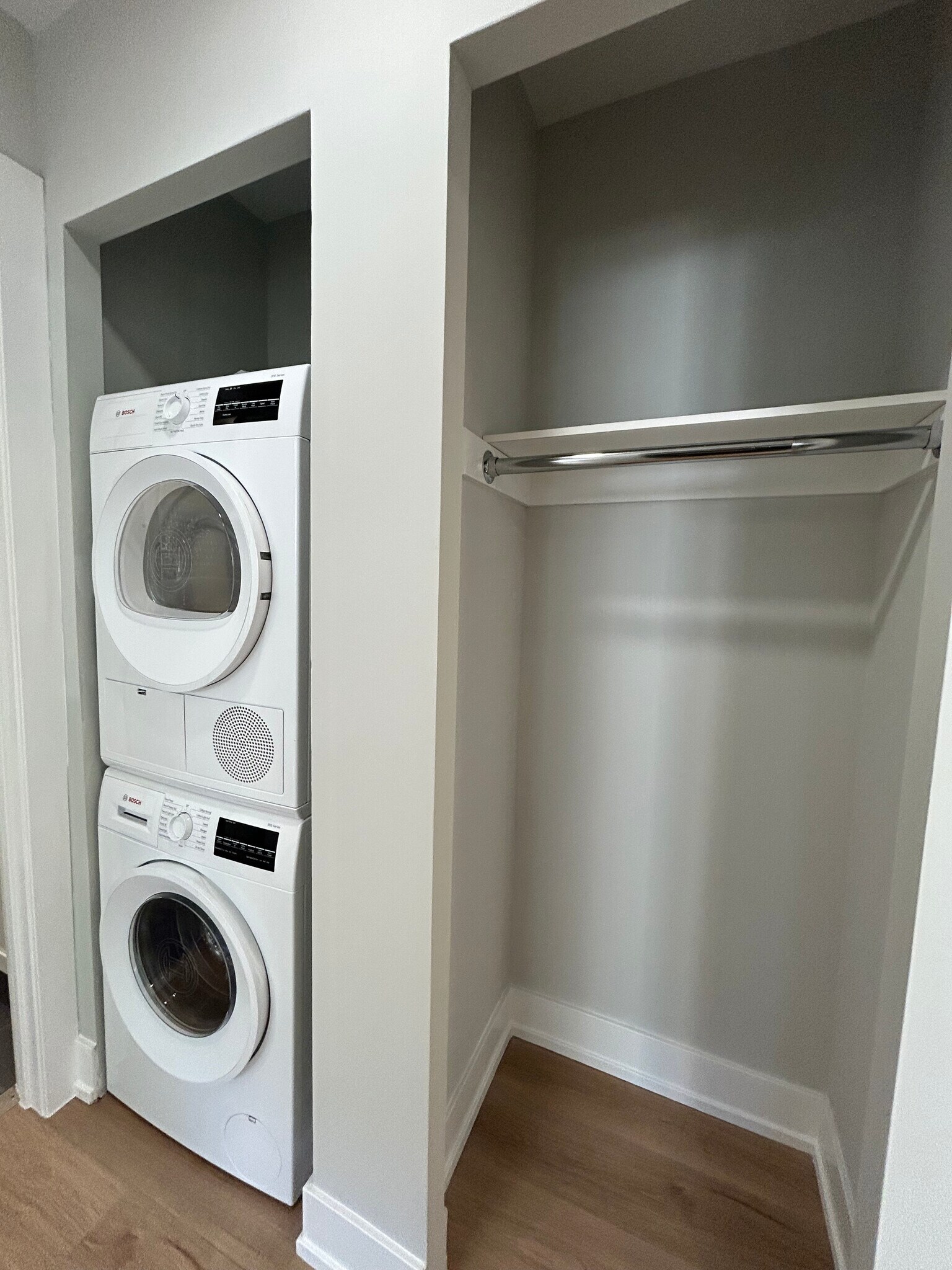 Building Photo - 540 W Aldine Ave