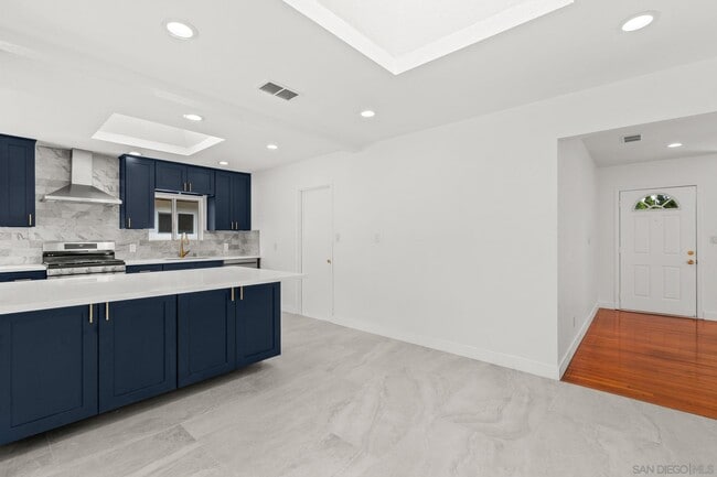 Building Photo - 614 5th Ave