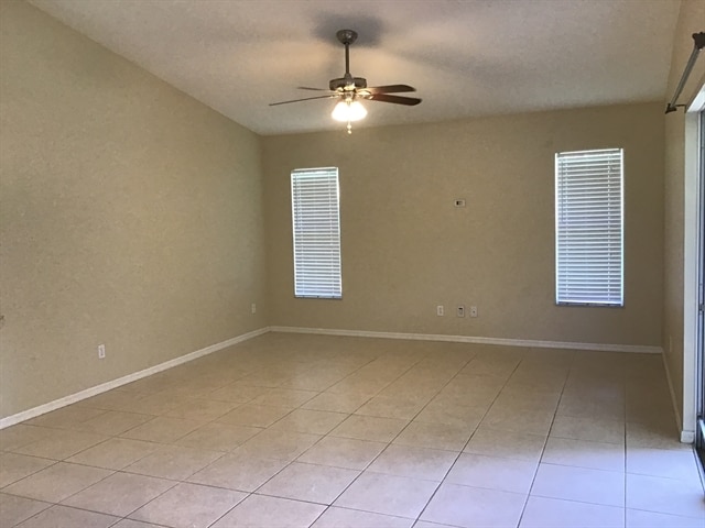 Building Photo - 5731 NW Zenith Dr