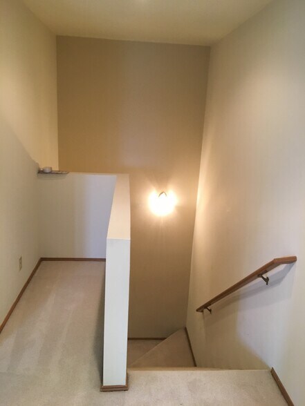 On top floor landing looking down - little nook - 610 Glen St