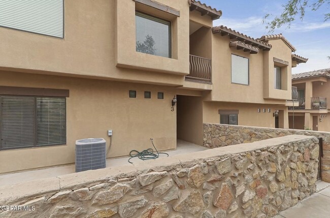 Building Photo - 5501 N Stanton St