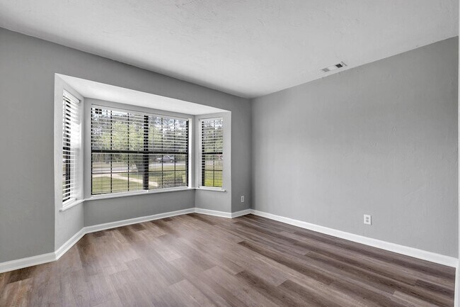 Building Photo - 27 Sierra Rd