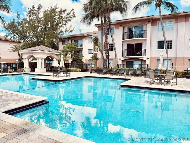 Building Photo - 2005 SE 10th Ave