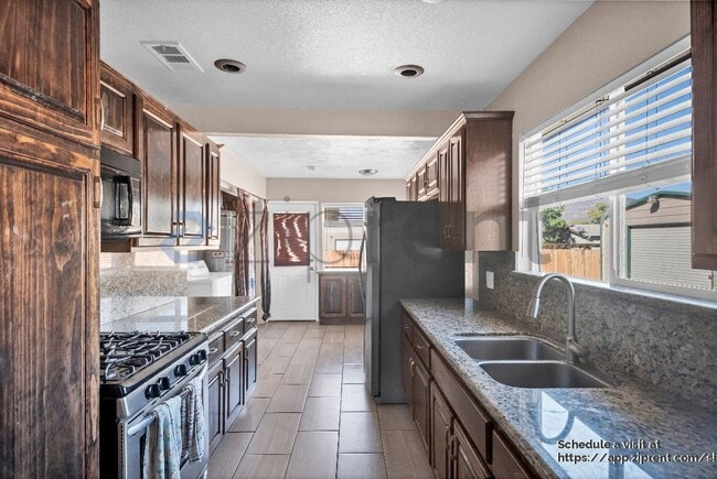 Building Photo - 43822 Palm Ave