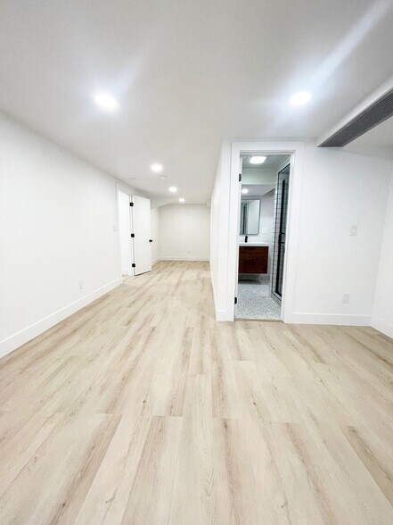 Master Suite 2 - 491 S Otis St