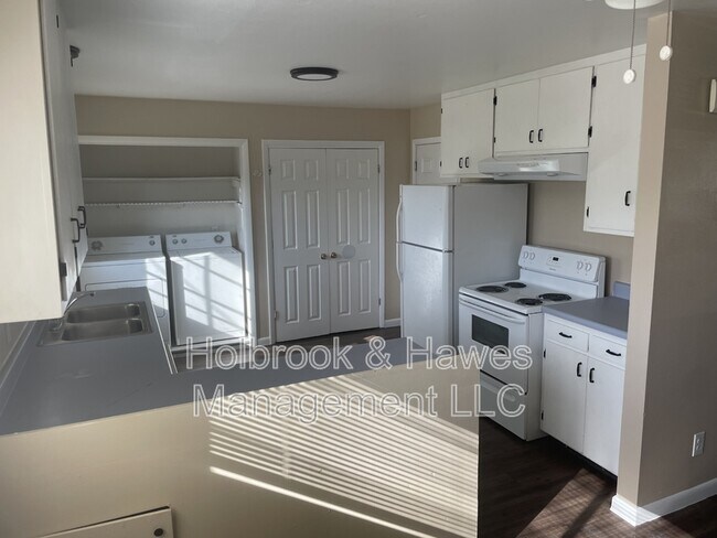 Building Photo - 3613 Highland Dr