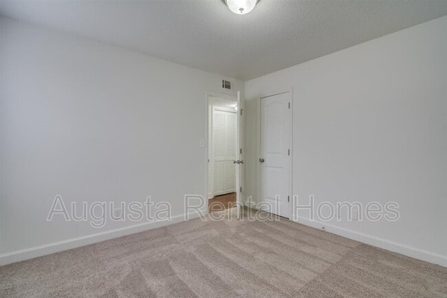 Building Photo - 2905 Arrowhead Dr