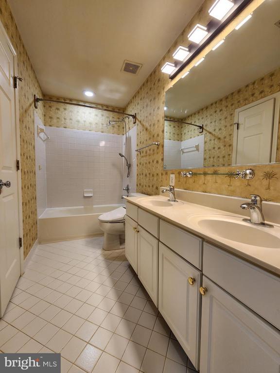 Building Photo - 4020 Heatherstone Ct