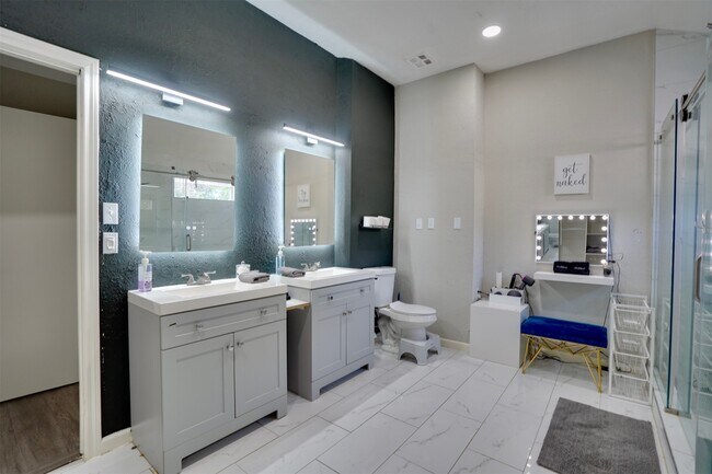 Building Photo - 4010 Oak Terrace Ct