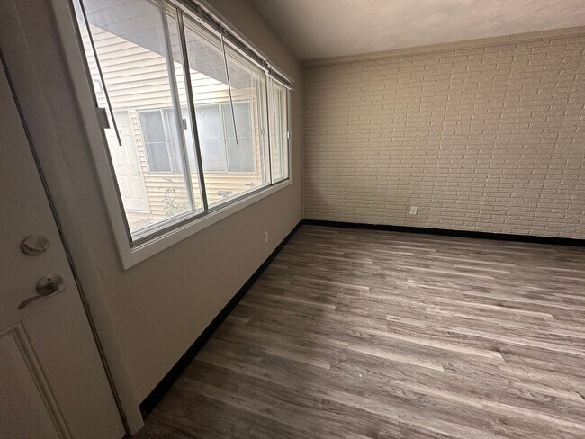 Building Photo - 911 22nd Ave