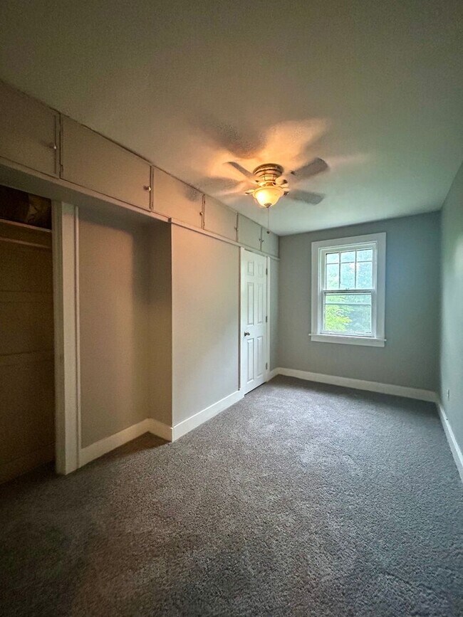Building Photo - 1311 Oakhill St