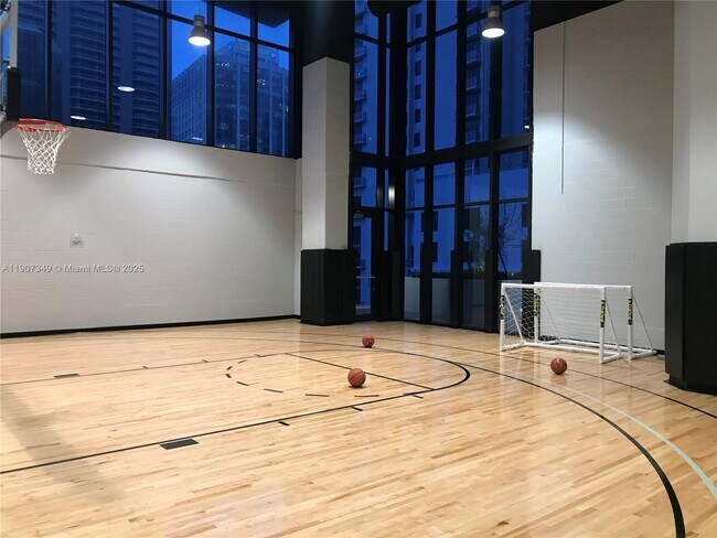 Building Photo - 1010 Brickell Ave