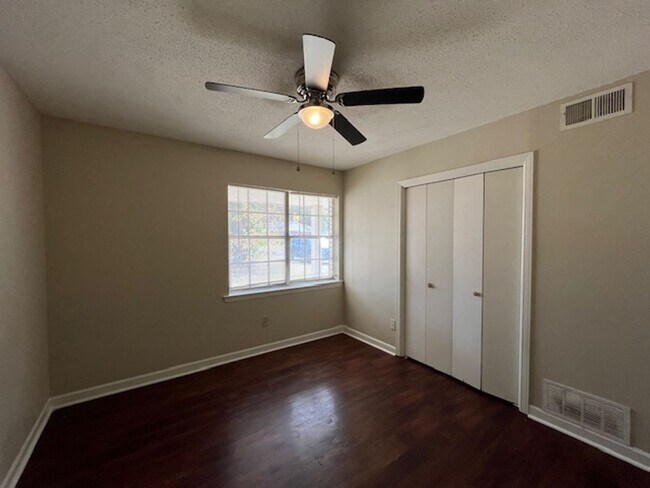 Building Photo - Renovated 3 Bedroom 1 Bath Home for Rent!!