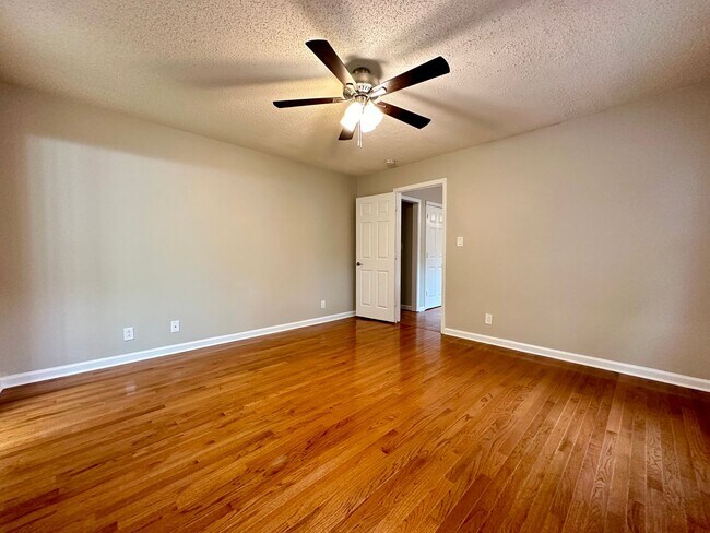 Building Photo - Stunning Single-Family Home with Plenty of...