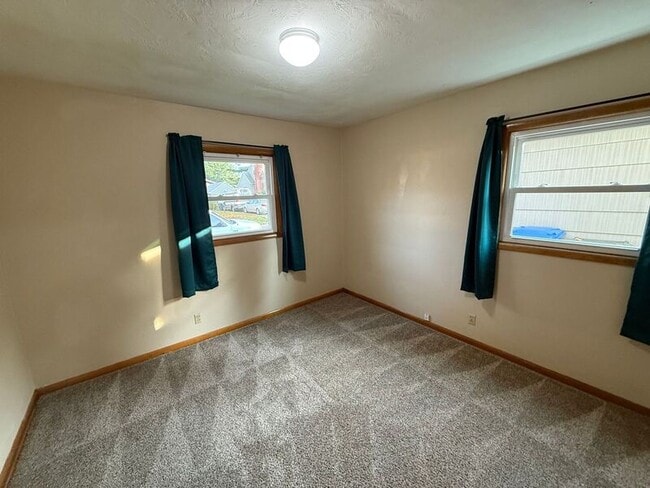 Building Photo - 595 18th St NE