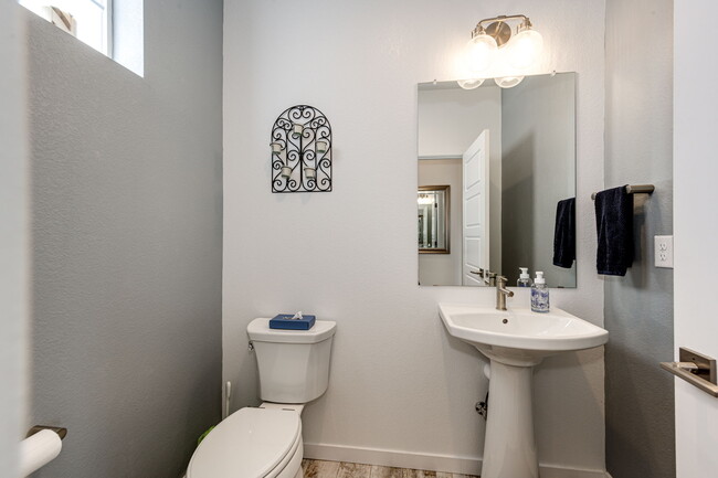 Building Photo - 8881 Southurst St