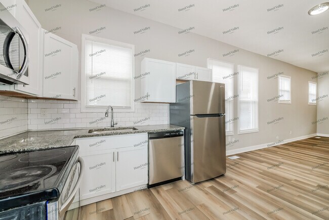 Building Photo - 3543 Flora Ave