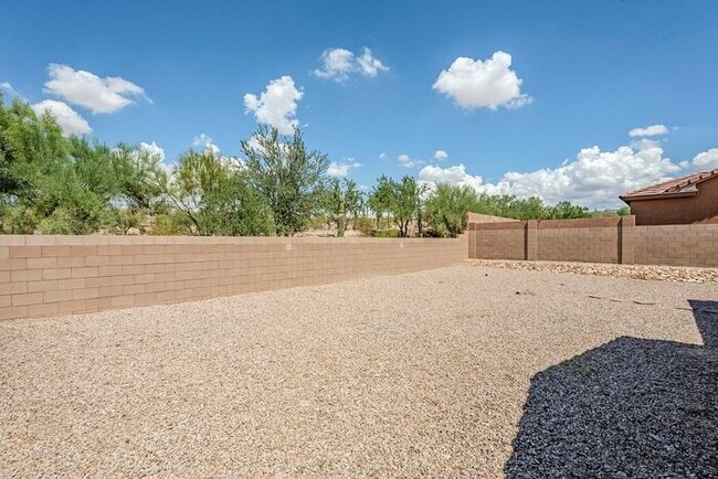 Building Photo - Bright & Airy 4-Bedroom in Willow Ridge Co...