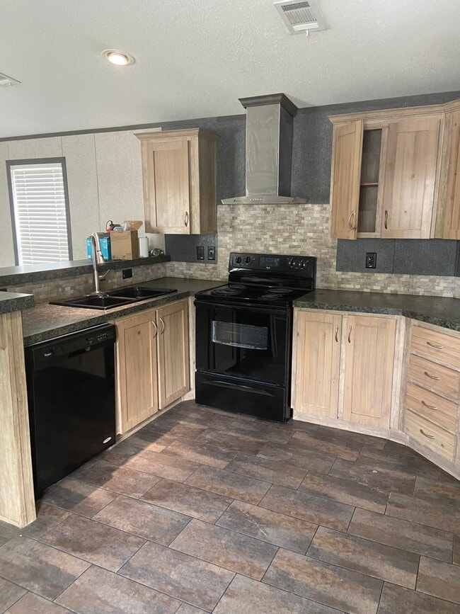 Building Photo - 16303 Dundee Rd