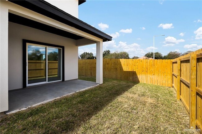 Building Photo - 16 Ana Regina St