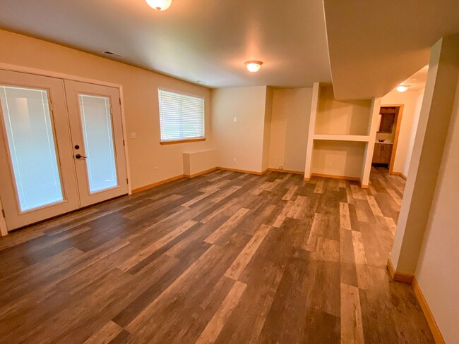 Building Photo - Stunning 4 bedroom, 3 1/2 bathroom remodel...