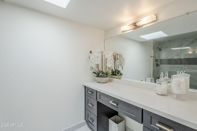 Building Photo - 7322 E Sierra Vista Dr