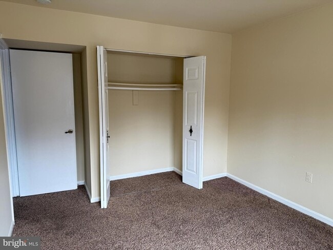 Building Photo - 9 Autumn Hill Way