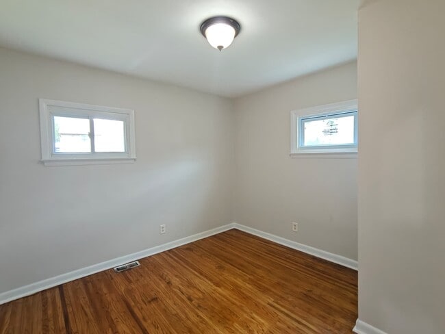 Building Photo - 2313 S Cuthbert Dr