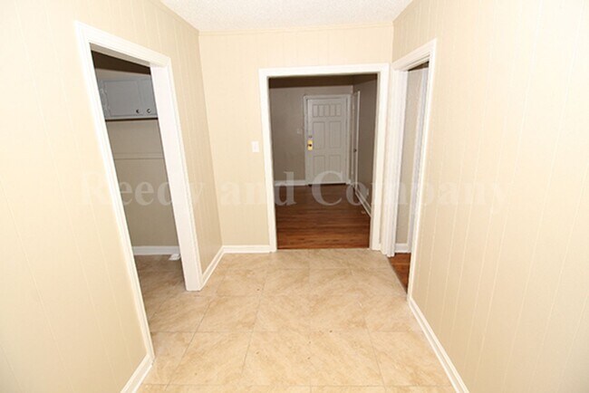 Building Photo - 2977 N Radford Rd