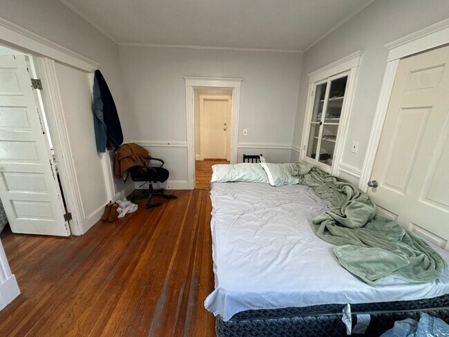 Building Photo - 765 Broadway