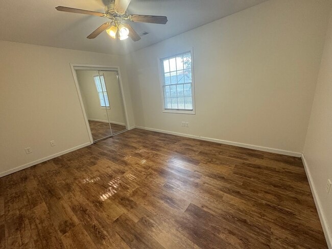 Building Photo - 3 Bedroom, 2 Bath New Rental Alert in Chat...