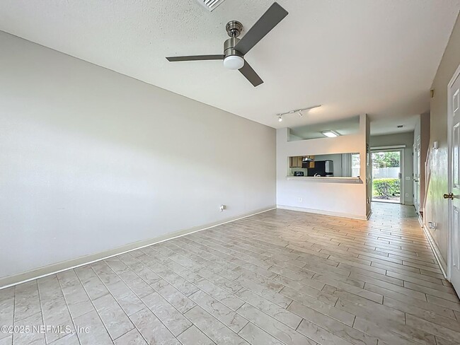 Building Photo - 12311 Kensington Lakes Dr