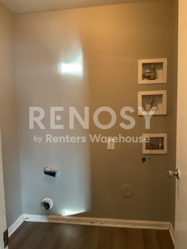 Building Photo - Beautifully remodeled 3-bed, 2.5-bath home