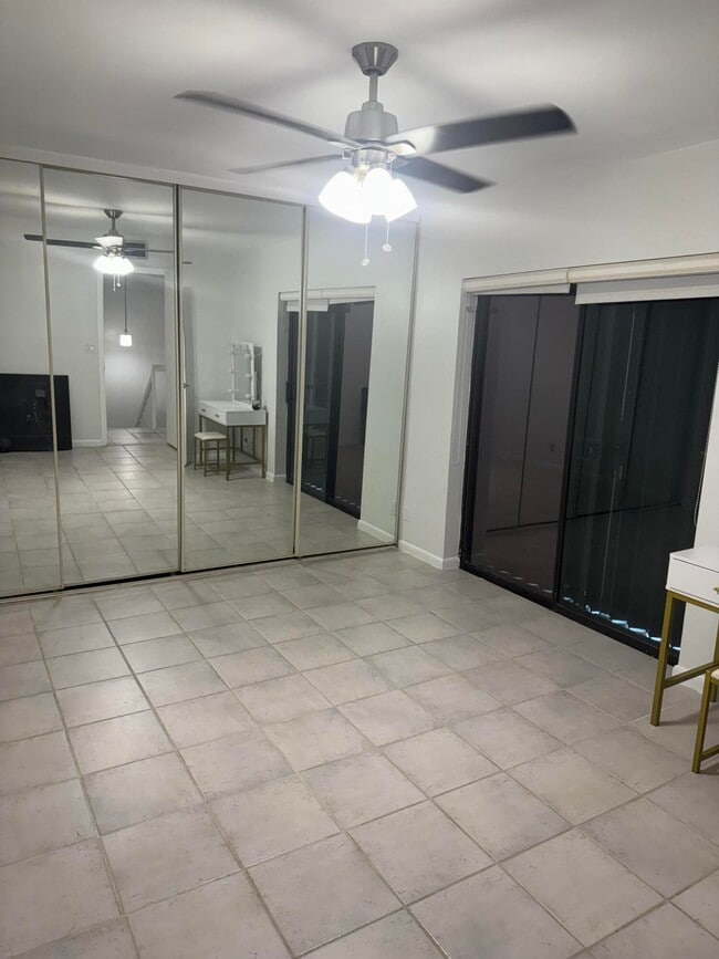 Building Photo - 6111 SE Riverboat Dr