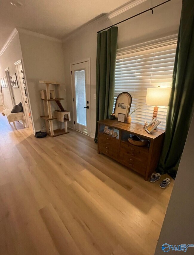 Building Photo - 17664 Eastmoor St