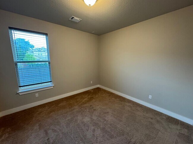 Building Photo - 101 Sumter Wy