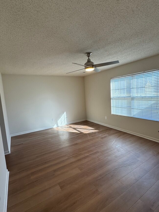 Building Photo - 2205 Lannigan Dr