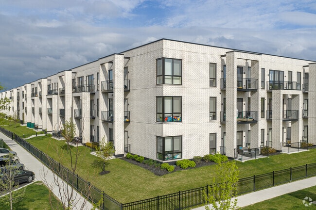 Building Photo - The Grove - Encore