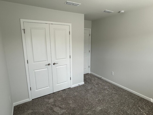 Building Photo - NEW 4 bed/3.5 bath townhome for rent in Apex