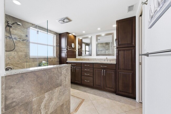 Building Photo - 3000 NE 48th Ct