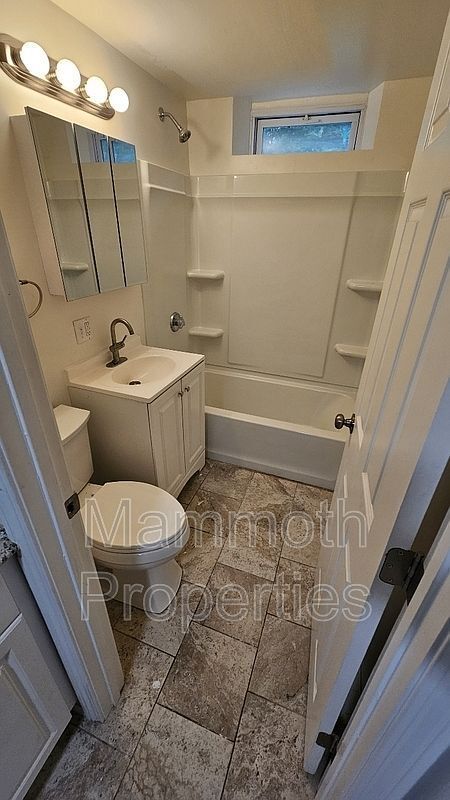 Building Photo - 9 Emerald Dr