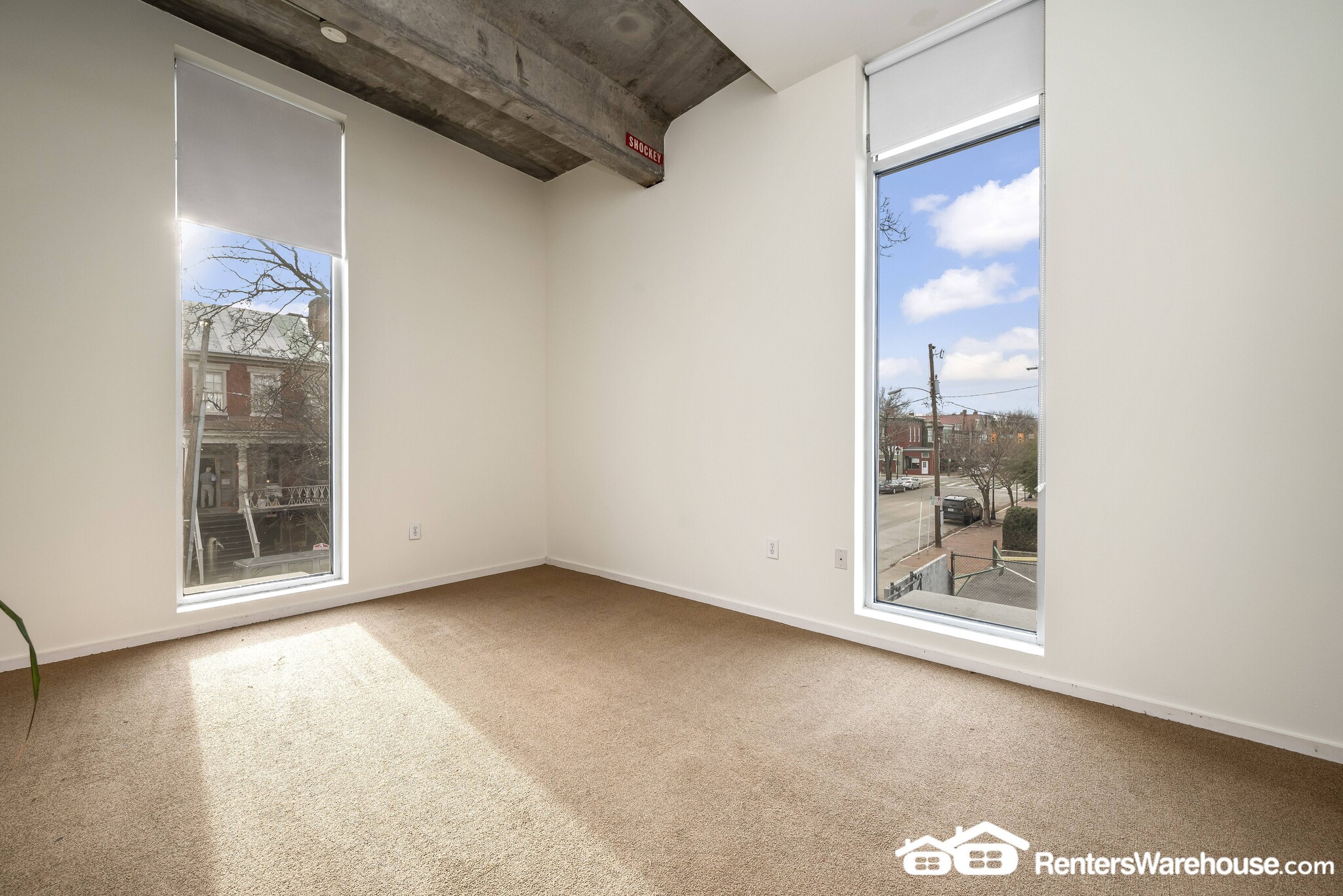 Building Photo - 112 E Clay St